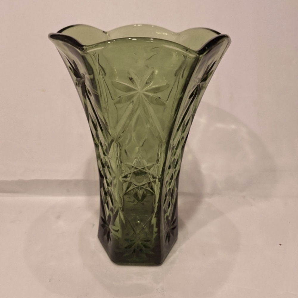 Anchor Hocking vintage avacodo vase with star bursts